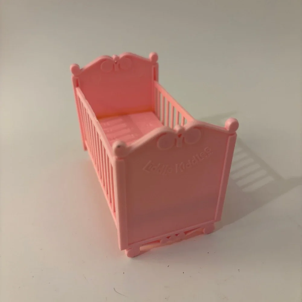 VTG Marx Yellow Sleigh Bed & Mattel Liddle Kiddle Pink Crib Nursery Lot